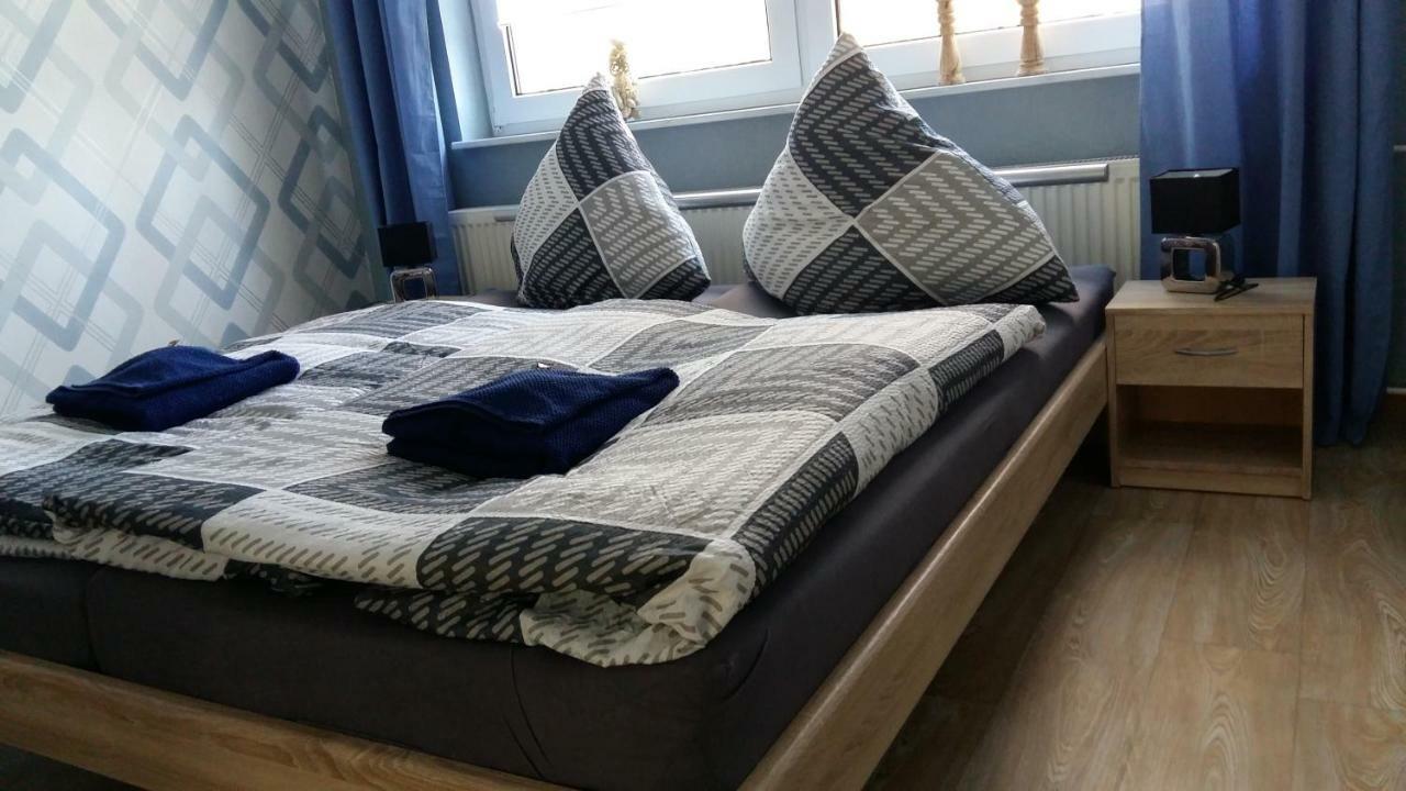 Ferienwohnung "Am Schlosspark" Neetzow ภายนอก รูปภาพ